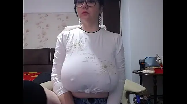 Snapshot of Mary_x chatting on February 11, 2025, 6:51 am Mary x online show from February 11, 2025, 6:51 am