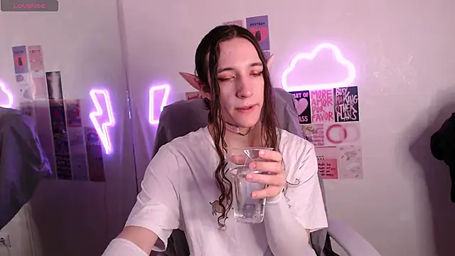 Snapshot of SilverMuse chatting on February 12, 2026, 9:21 pm SilverMuse online show from February 12, 2026, 9:21 pm