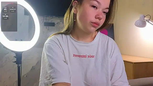 Snapshot of miss_bubbles_ chatting on October 5, 2025, 12:20 am miss bubbles  online show from October 5, 2025, 12:20 am