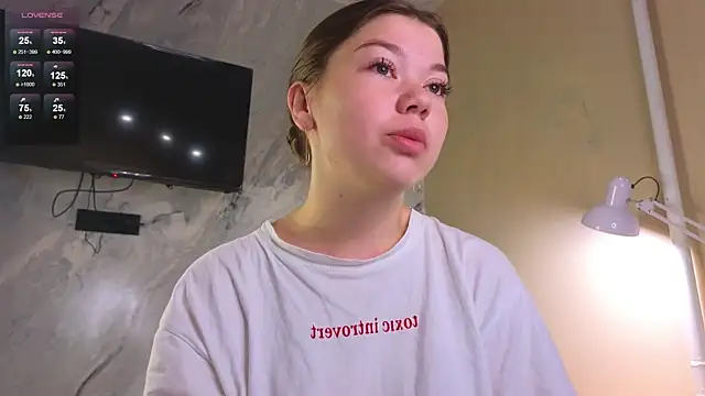 Snapshot of miss_bubbles_ chatting on October 6, 2025, 12:30 am miss bubbles  online show from October 6, 2025, 12:30 am