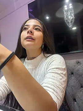 AlliceWinter online show from November 12, 2025, 1:22 pm