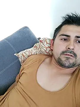 Snapshot of Bradd_32 chatting on October 5, 2025, 5:22 pm Bradd 32 online show from October 5, 2025, 5:22 pm