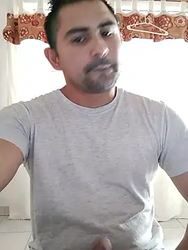 Snapshot of Bradd_32 chatting on January 8, 2026, 5:26 pm Bradd 32 online show from January 8, 2026, 5:26 pm