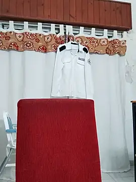 Snapshot of Bradd_32 chatting on February 6, 2026, 2:27 am Bradd 32 online show from February 6, 2026, 2:27 am