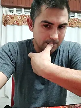 Snapshot of Bradd_32 chatting on February 7, 2026, 2:37 am Bradd 32 online show from February 7, 2026, 2:37 am