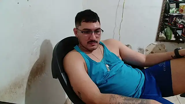 Snapshot of Leonino231 chatting on September 18, 2025, 11:40 pm Leonino231 online show from September 18, 2025, 11:40 pm