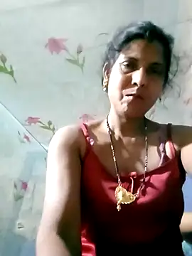 Snapshot of Savita992 chatting on May 13, 2026, 7:33 pm Savita992 online show from May 13, 2026, 7:33 pm