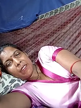 Snapshot of Savita992 chatting on June 4, 2026, 6:41 am Savita992 online show from June 4, 2026, 6:41 am