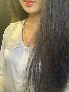 Nhinhi18 online show from May 11, 2026, 2:12 pm