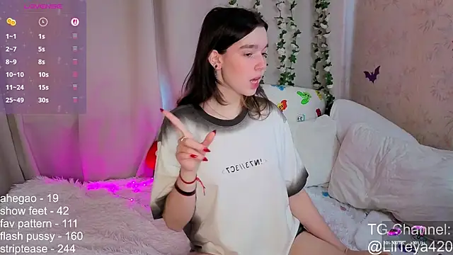 Snapshot of little_Teya chatting on September 30, 2025, 9:47 am little Teya online show from September 30, 2025, 9:47 am