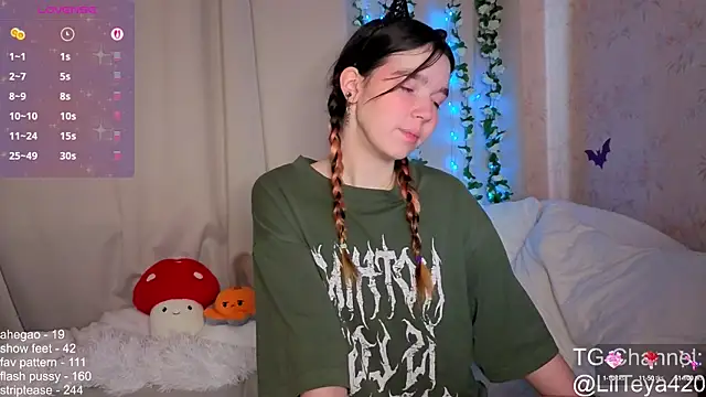 Snapshot of little_Teya chatting on October 16, 2025, 11:11 am little Teya online show from October 16, 2025, 11:11 am