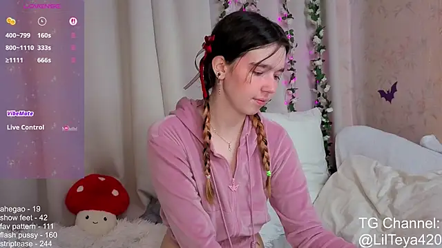 Snapshot of little_Teya chatting on October 22, 2025, 11:10 am little Teya online show from October 22, 2025, 11:10 am