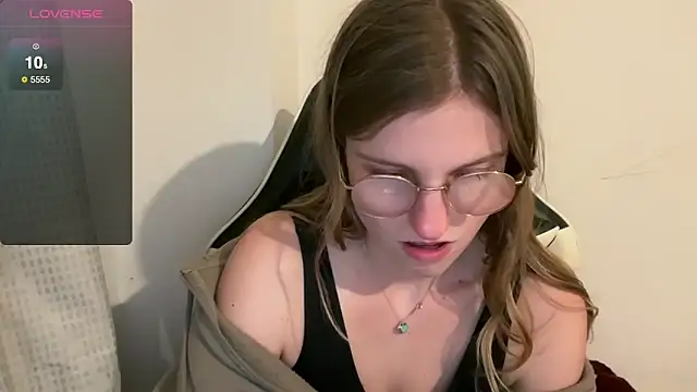 BustyKellyXXX online show from December 22, 2025, 8:50 pm