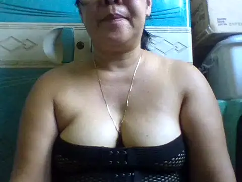 Snapshot of mommasexy29 chatting on September 27, 2025, 4:39 am mommasexy29 online show from September 27, 2025, 4:39 am