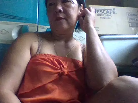 Snapshot of mommasexy29 chatting on October 20, 2025, 10:43 pm mommasexy29 online show from October 20, 2025, 10:43 pm