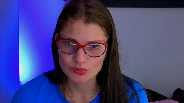 Snapshot of Camila-ventura chatting on December 3, 2025, 7:56 pm Camila-ventura online show from December 3, 2025, 7:56 pm