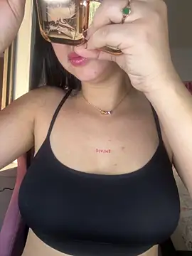 lucy grey25 online show from February 12, 2026, 1:28 pm