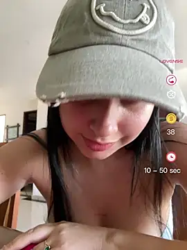 lucy grey25 online show from May 6, 2026, 3:06 pm