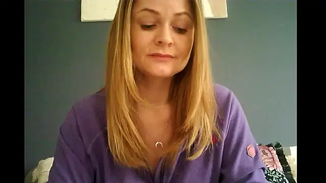 Snapshot of Ginger-bb chatting on April 7, 2026, 6:25 am Ginger-bb online show from April 7, 2026, 6:25 am