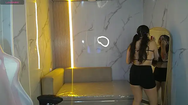 Snapshot of _Mia_sweet_b chatting on October 17, 2025, 12:52 pm  Mia sweet b online show from October 17, 2025, 12:52 pm