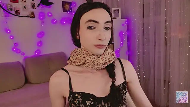 Queen of tease online show from May 10, 2026, 2:28 am