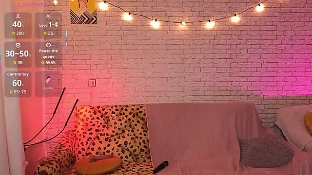 ReginaFoXXXy online show from October 29, 2025, 8:27 am