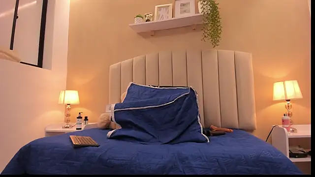 Rachel Donnelly online show from November 21, 2025, 4:33 am