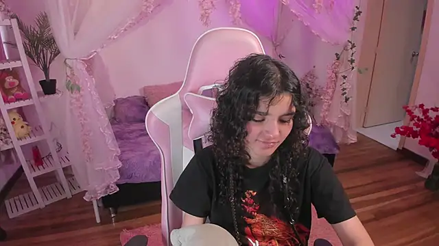 Snapshot of bunny_curly chatting on October 25, 2025, 12:56 pm bunny curly online show from October 25, 2025, 12:56 pm