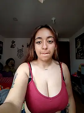 LuPink  online show from September 10, 2025, 4:29 pm