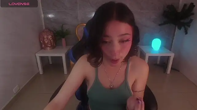 venuss09 s online show from September 28, 2025, 1:49 pm