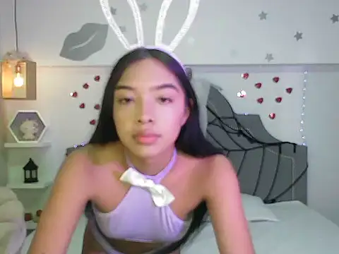 Snapshot of pocahontamoon chatting on October 31, 2025, 1:23 pm pocahontamoon online show from October 31, 2025, 1:23 pm