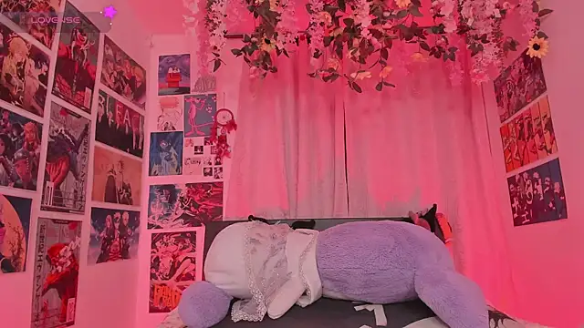 FluffyMelons online show from June 7, 2026, 11:08 pm