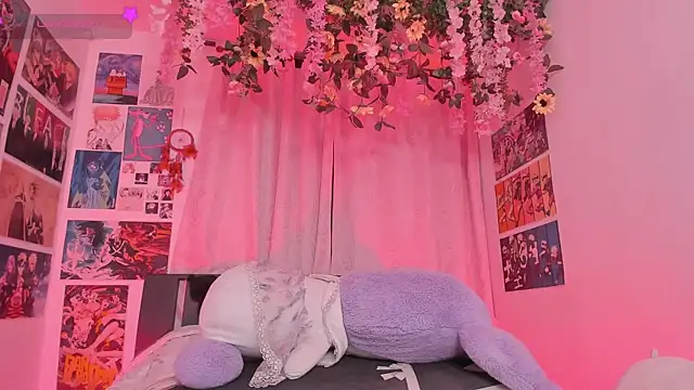 FluffyMelons online show from June 25, 2026, 11:09 pm