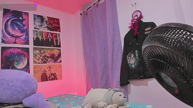 FluffyMelons online show from July 27, 2026, 11:01 pm