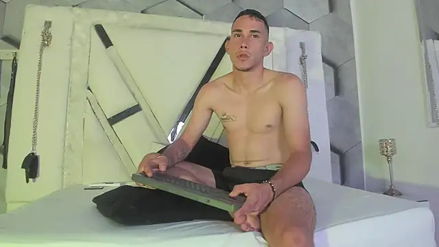 PeterBowel online show from September 19, 2025, 2:46 am