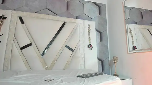 PeterBowel online show from October 7, 2025, 2:42 am