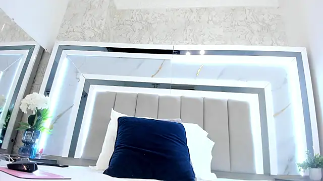 Snapshot of melodycharlotte chatting on October 24, 2025, 12:12 pm melodycharlotte online show from October 24, 2025, 12:12 pm