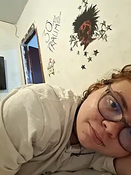 hotjengg44 online show from April 1, 2026, 3:53 pm