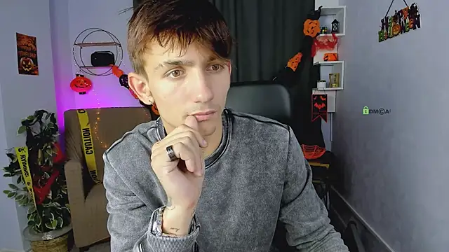 tobi yours online show from October 28, 2025, 8:44 pm