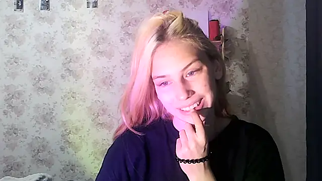 Snapshot of ClaireLaSweet chatting on September 20, 2025, 10:33 pm ClaireLaSweet online show from September 20, 2025, 10:33 pm