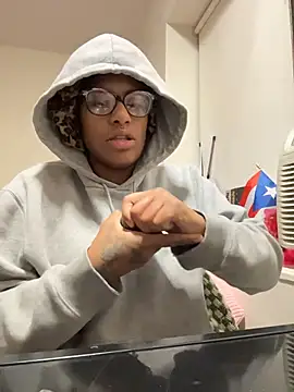 Tu GataLinda online show from November 11, 2025, 5:29 am