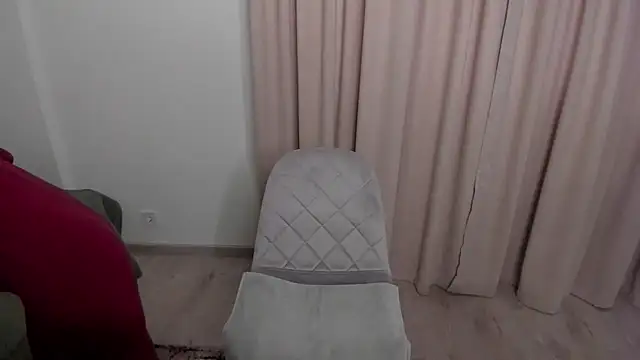 sofielovely  online show from December 2, 2025, 1:17 pm