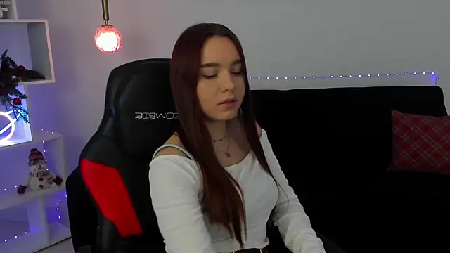 NoraHaynes online show from December 22, 2025, 3:03 am