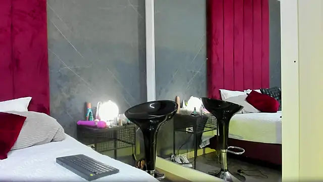 SiennaMonroe  online show from September 27, 2025, 5:40 pm