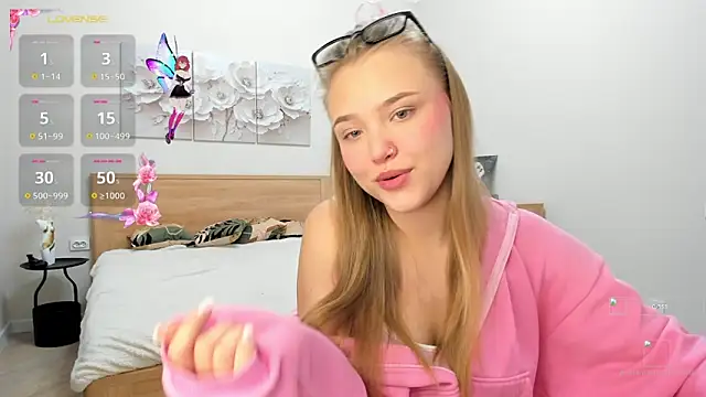 Snapshot of flooora_0 chatting on October 10, 2025, 12:42 am flooora 0 online show from October 10, 2025, 12:42 am