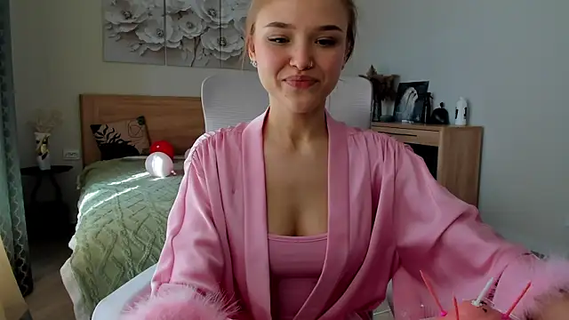 flooora 0 online show from May 12, 2026, 1:25 am