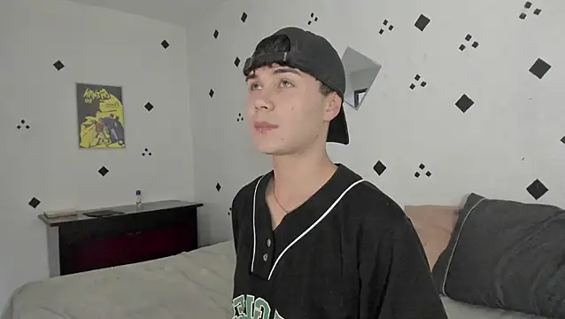 Snapshot of crushnier1 chatting on October 20, 2025, 5:35 pm crushnier1 online show from October 20, 2025, 5:35 pm