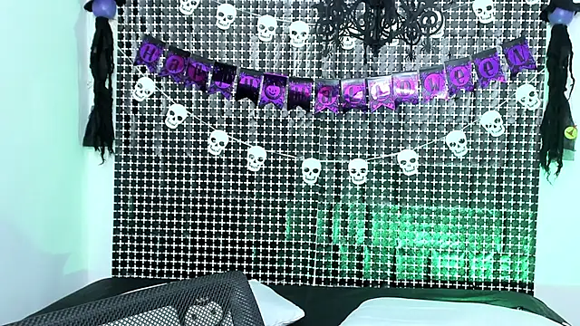 Rose 72 online show from October 15, 2025, 7:25 pm