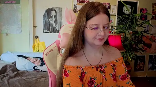 Snapshot of Sienna-Cow chatting on September 21, 2025, 10:28 am Sienna-Cow online show from September 21, 2025, 10:28 am