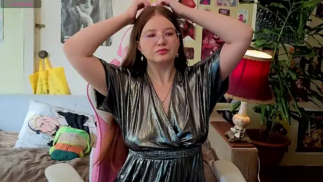 Snapshot of Sienna-Cow chatting on October 4, 2025, 11:19 am Sienna-Cow online show from October 4, 2025, 11:19 am